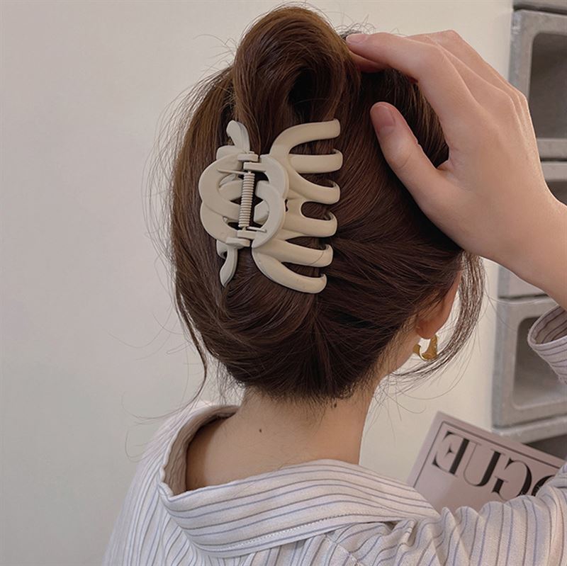 SOHO Bibiana Hair Claw - Beige - Hair Accessories