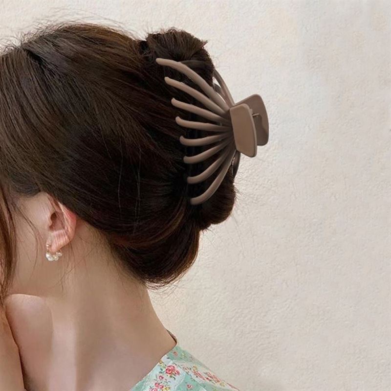 SOHO Elida Hair Claw - White - Hair Accessories