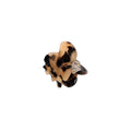De SOHO Hara Mini Hair Claw in Light Tortoise heeft een stevige grip en een doorzichtig veerscharnier in de vorm van een bloem, afgebeeld op een witte achtergrond.
