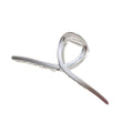 De SOHO Iva Metal Hair Claw - Silver van SOHO heeft een metalen open lintontwerp, veerscharnier en gekartelde grip - ideaal voor fans van metalen haarspeldjes die een stevige rommelige knot of een elegant kapsel willen.