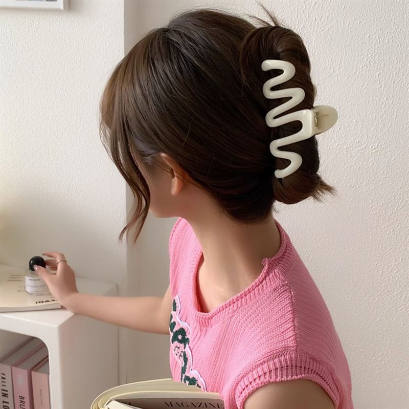 SOHO Malik Hair Claw - White - Hair Accessories