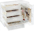 De UNIQ Acrylic Jewellery Organiser (SF 1142) heeft vier met fluweel beklede lades voor ringen en kleine voorwerpen, plus twee oorbelhouders voor het ophangen van sieraden. Op een witte achtergrond biedt het een overzichtelijke, georganiseerde opbergruimte voor uw accessoires.